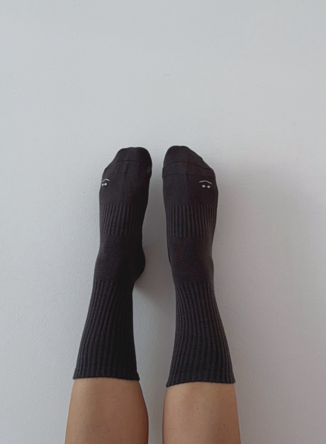 Alfi Studios Grip Socks Charcoal Smiley Design – rutschfest Pilates Reformer Berlin