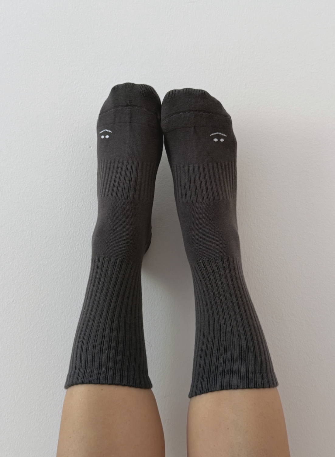 Alfi Studios Grip Socks Charcoal Smiley Design – rutschfest Pilates Reformer Berlin