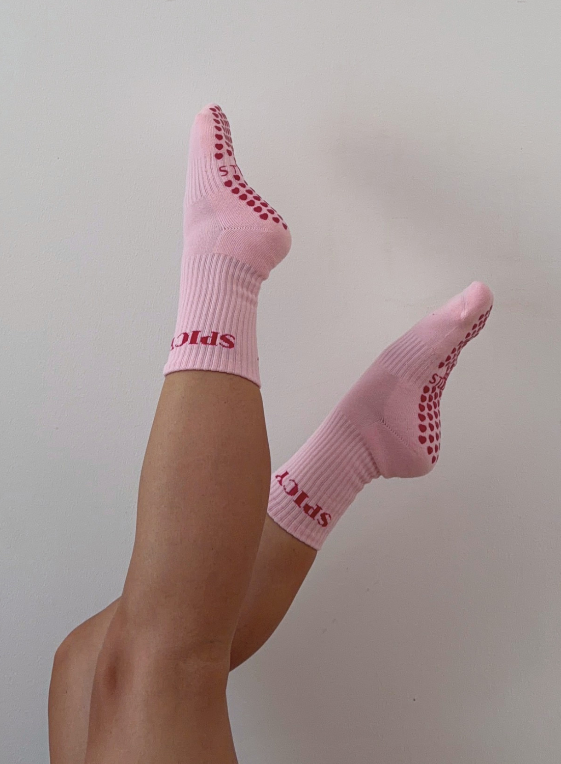 Alfi Studios Grip Socks Pink Spicy Design – rutschfest Pilates Reformer Herz Grip Berlin