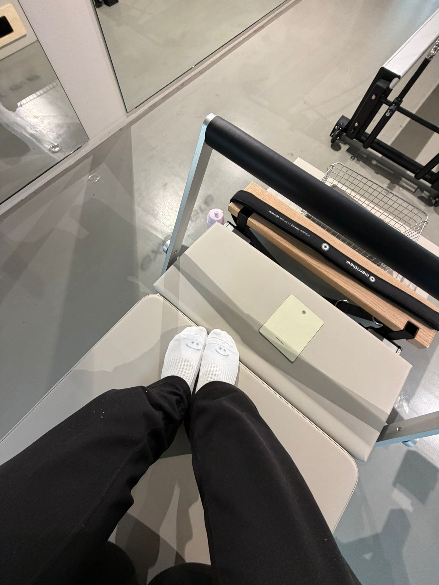 Pilates Morgenroutine Lifestyle Berlin Alfi Studios Grip Socks