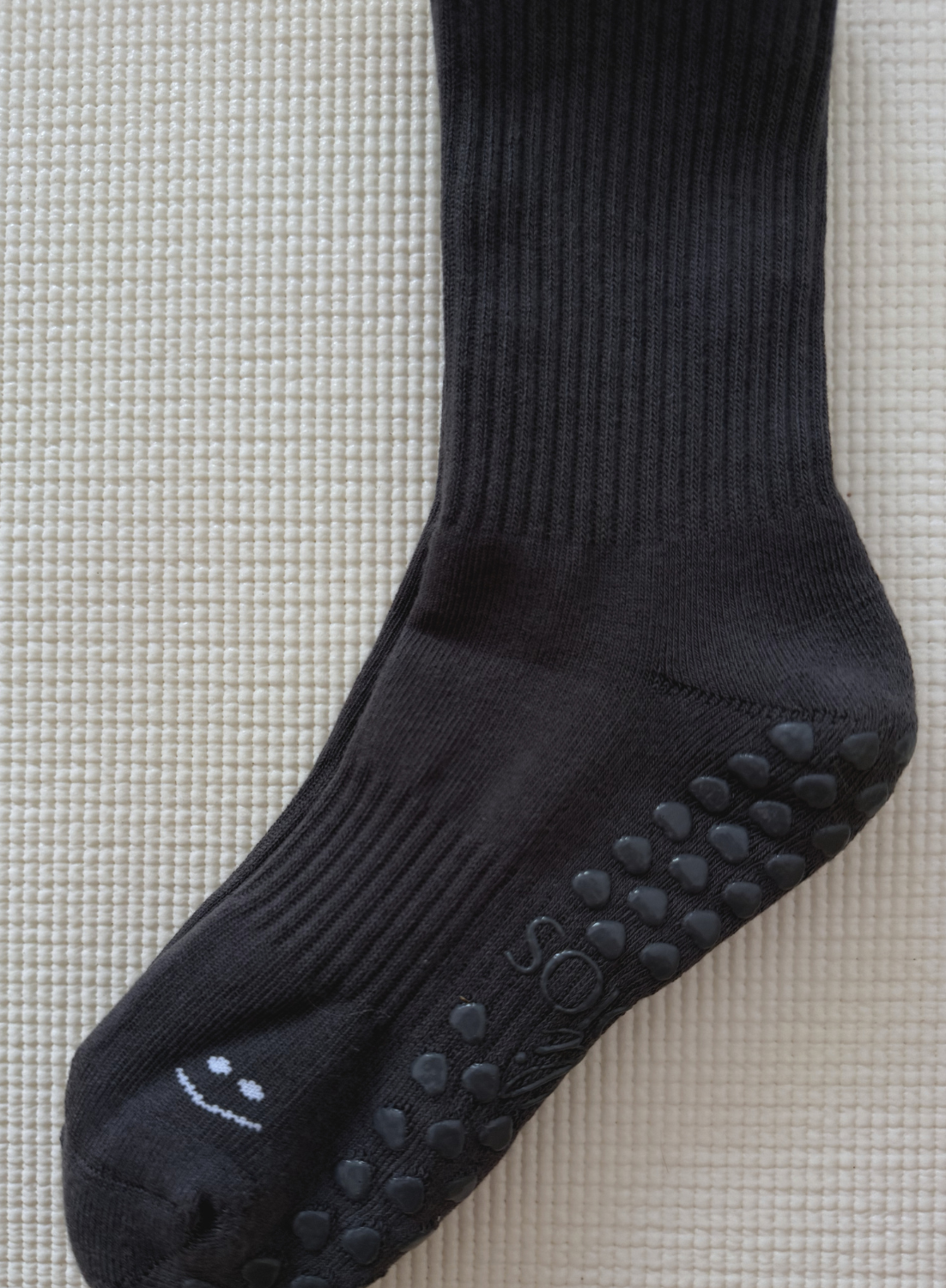Alfi Studios Grip Socks Charcoal Smiley Design – rutschfest Pilates Reformer Berlin